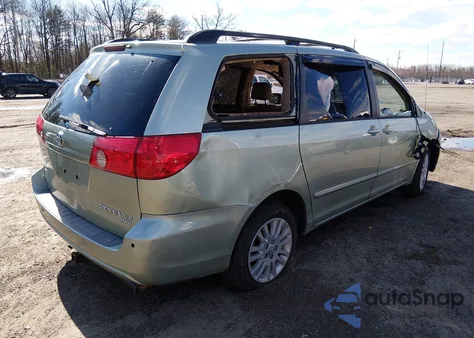 2008 Toyota Sienna Xle z USA, uszkodzony, nr VIN 5TDBK22C18S009563